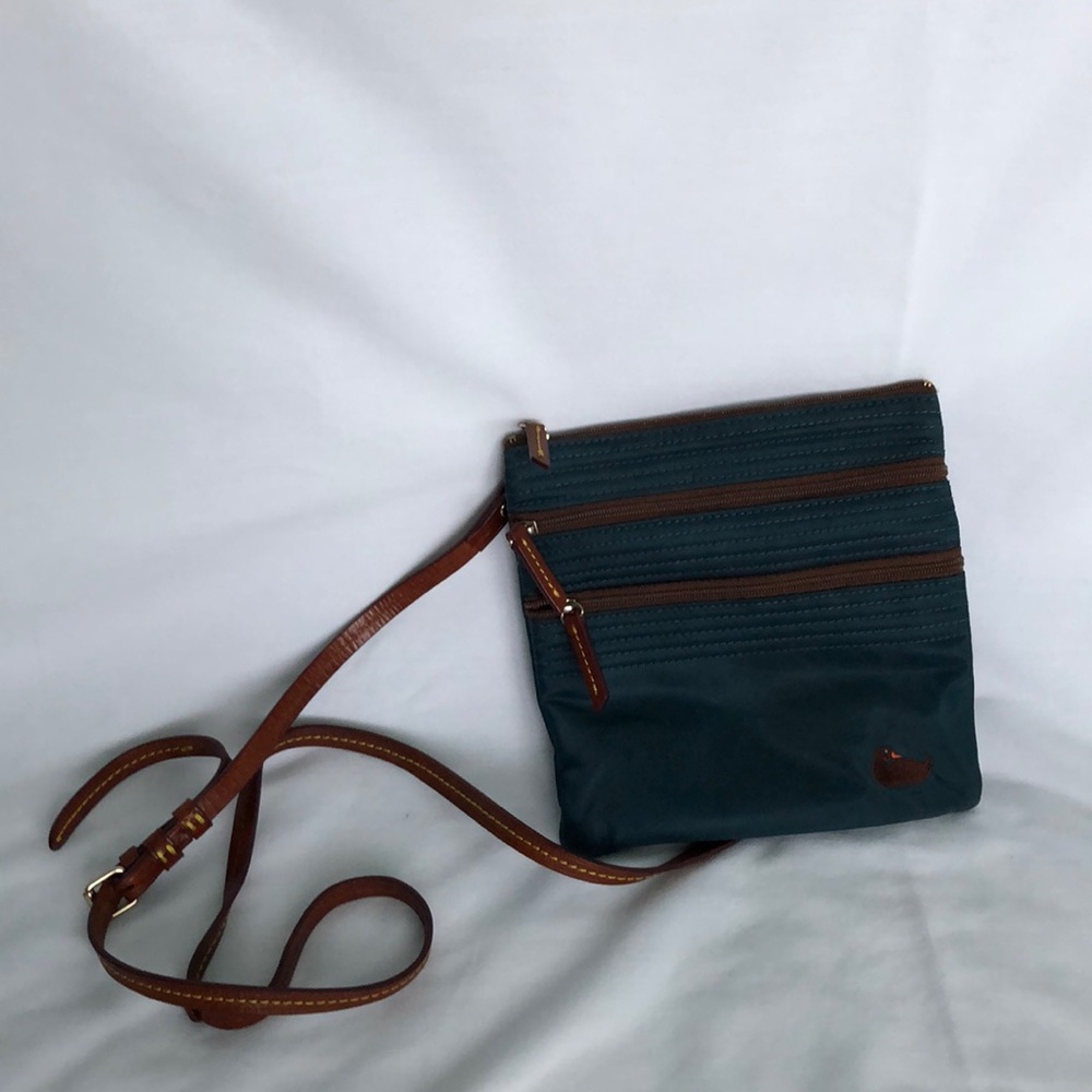 Dooney & Bourke cross-bossy bag.